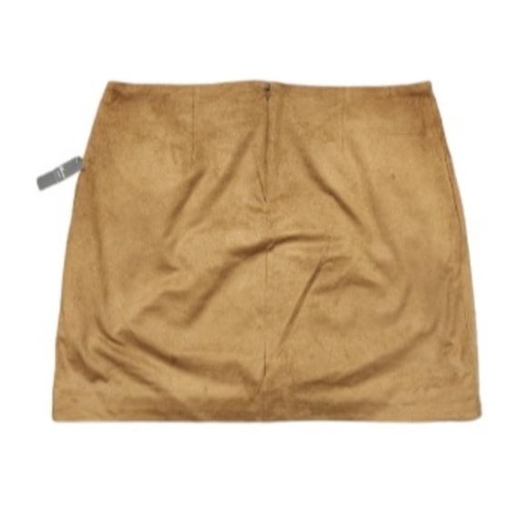 Reitmans Mini Suede Skirt with Zipper Enclosure at Back BNWT - Picture 2 of 5